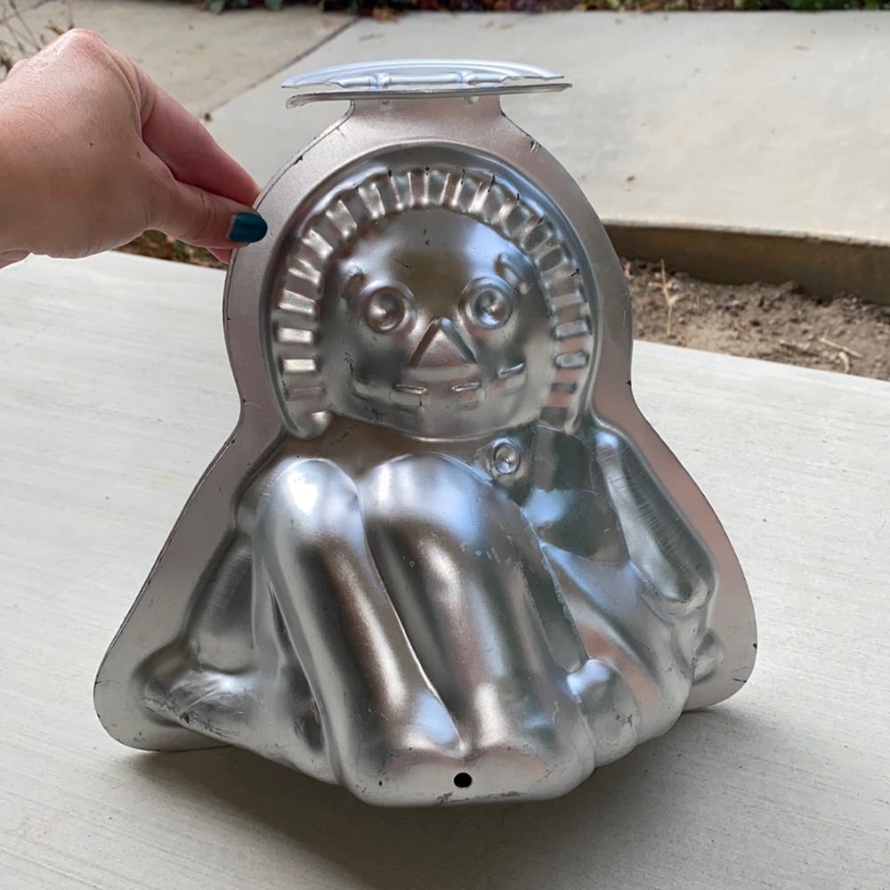 Vintage 1973 Raggedy Ann Wilton cake pan